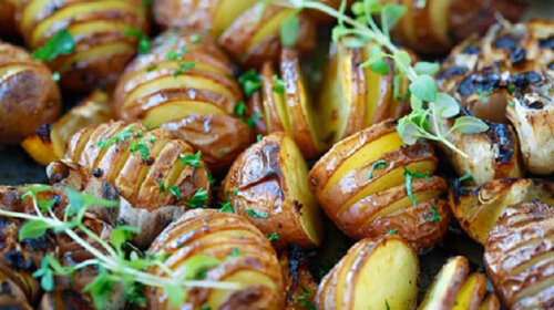 Вкусное блюдо из картошки: нежное и очень ароматное, да еще и выглядит красиво