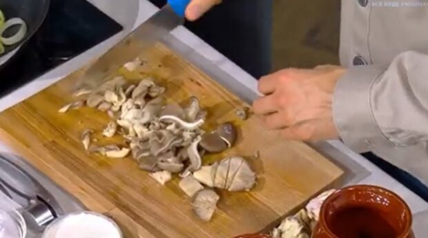Печеня з грибами в горщиках