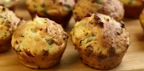 Маффіни з капустою та шинкою, кадр з відео