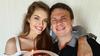 22-летнюю жену Дмитрия Комарова заподозрили в беременности: "Мисс Украина" появилась на мероприятии в просторной одежде (фото)