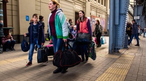 В Україні обмежать виїзд для жінок: хто потрапляє під заборону