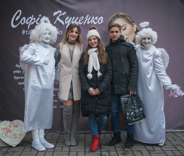 Финалистка детского «Евровидения» подарила киевлянам тысячу сердец