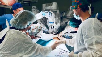 У Львові вперше робот-хірург прооперував людину (ФОТО)