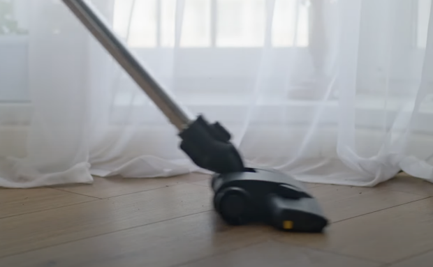 уборка. Скриншот из YouTube