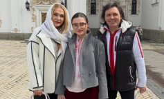 Ольга Сумська та Віталій Борисюк з донькою, фото з соцмереж