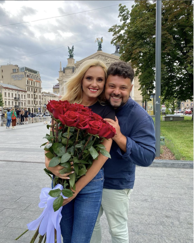 Ірина Федишин похизувалася подарунком від чоловіка на "трояндове" весілля