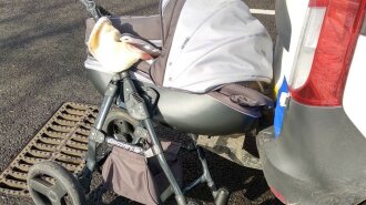 У Запорізькій області водій на повній швидкості протаранив коляску з немовлям: ВІДЕО