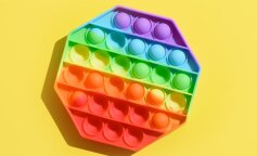 Поп-ит и симпл-димпл: самые популярные антистресс-игрушки, от которых мир сходит с ума