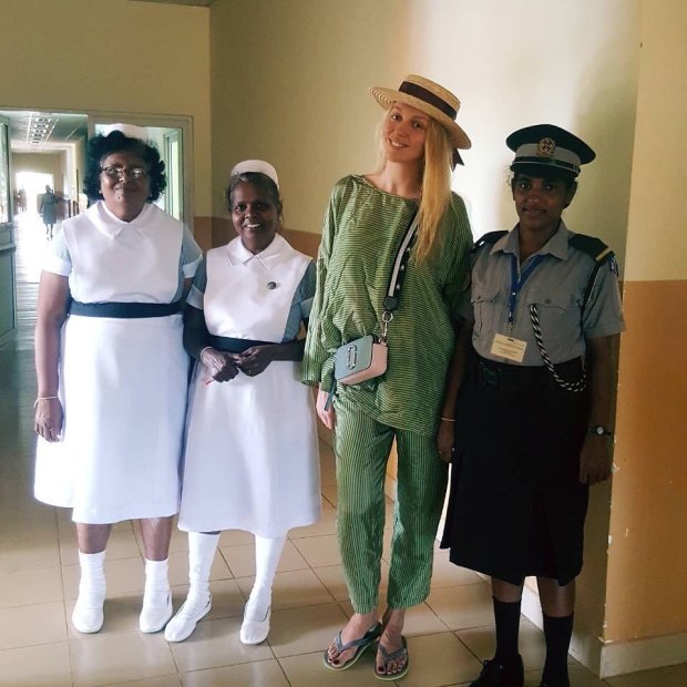 Оля Полякова в госпитале на Шри-Ланке