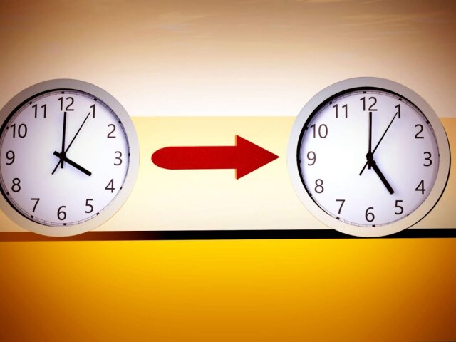 hand-clock-time-number-hour-alarm-clock-1385285-pxhere.com
