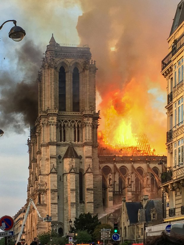 Собор Парижской Богоматери: пожар