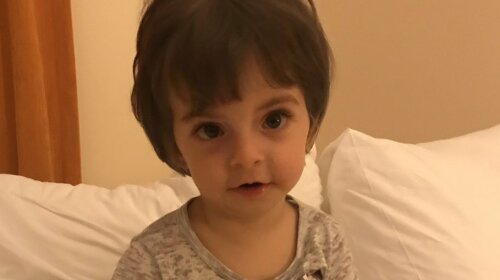 2-летней Алисе нужна помощь: история маленькой девочки с ДЦП