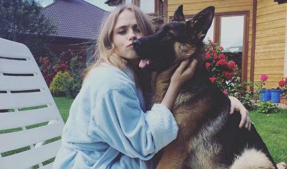 Анна Кошмал со своим псом Фредом