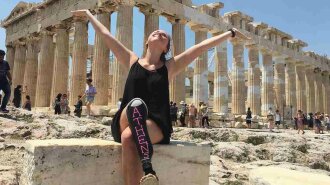 Вдохновляющий пример: девушка с протезом объехала всю Европу и завела travel-блог