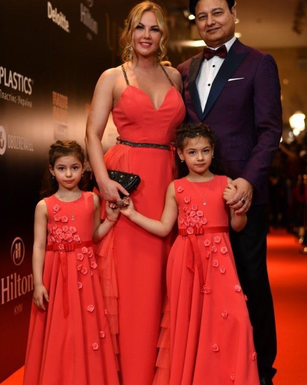 Камалія з чоловіком і дітьми на церемонії нагородження премії "YUNA"