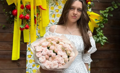 Красива дівчина? літня сукня, квіти, зображення: Clutch