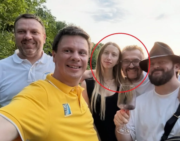 Зоряна компанія, Пономарьов та його нова молода дівчина