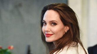 Анджелину Джоли