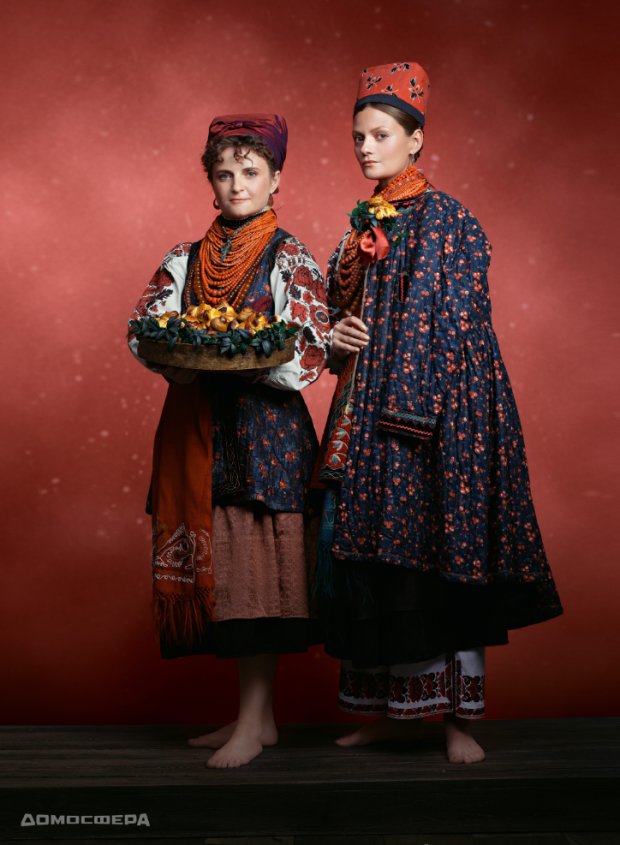 Группа Dakh Daughters Соломия Мельник и Наталья Галаневич в костюмах из Центральной Украины, праздни
