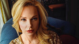 Сухоцвіти замість топа: ведуча "Х-фактора" Даша Трегубова вразила оригінальної фотосесією (фото)