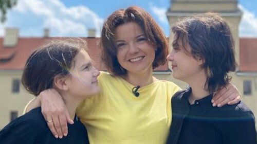 Маричка Падалко растрогала Сеть видео с эмоциональной встречи дочерей с отцом-военным: не виделись почти год
