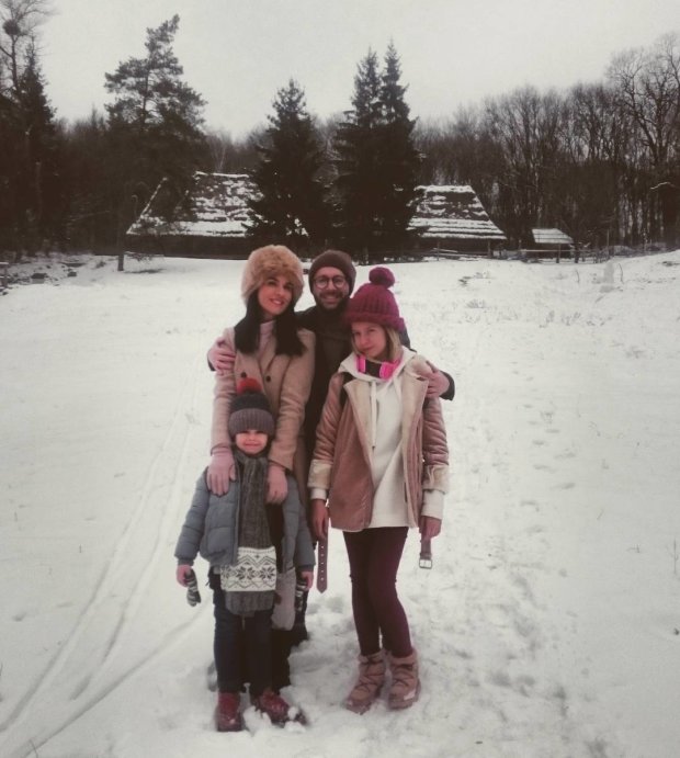 Маша Ефросинина с семьей на съемках фильма «Груднева казка»