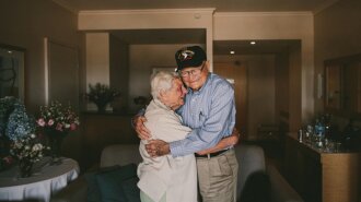 Ветеран после 70 лет разлуки разыскал свою возлюбленную: трогательные кадры долгожданной встречи