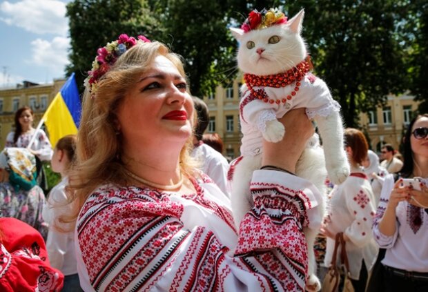 Подбери и приклей фотографию весеннего праздника по старинному календарю народного твоего края