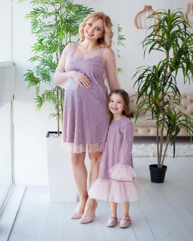 Беременная Лилия Ребрик с дочкой