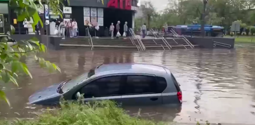 Злива, погода, кадр з відео