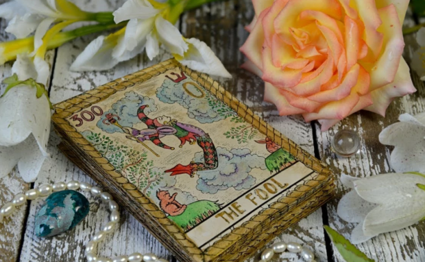 Карти Таро, кадр з відео