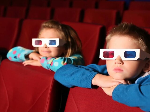 1521793188_two-children-boy-and-girl-watching-a-3d-movie-in-cinema_m1hpu_2u__f0000