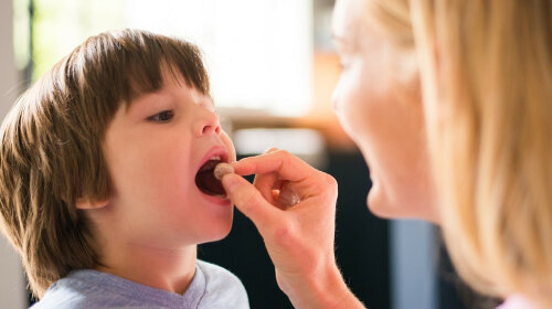 Нужны ли ребенку витамины и БАДы? Честный ответ специалиста