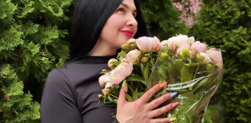 Красива дівчина, фото: Clutch