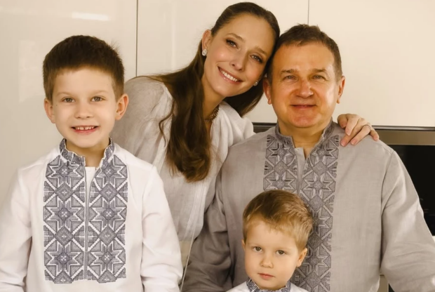 Катя Осадчая и Юра Горбунов с семьей, фото из соцсетей