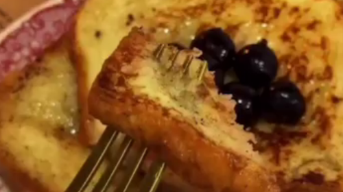 Французские гренки с корицей, кадр из видео