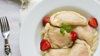 Рецепт ленивых и классических вареников с клубникой 