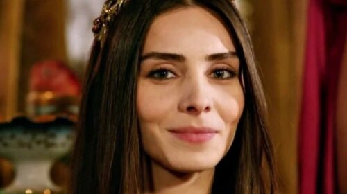 Мамина копія: найкрасивіша турецька актриса показала дочку (фото)