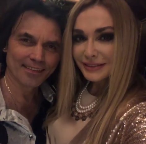 Ольга Сумская и Виталий Борисюк поздравили подписчиков с Новым годом 2019