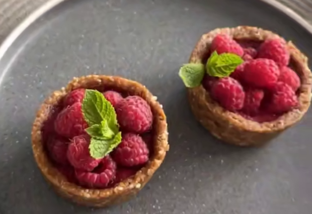 Кошички з ягідною начинкою, кадр з відео