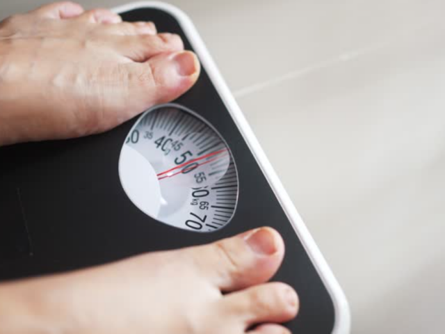 Схуднення, ваги, зображення з вільних джерел