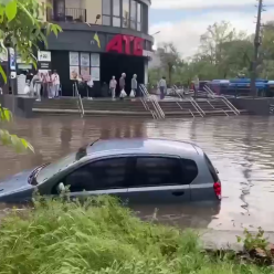 Злива, погода, кадр з відео