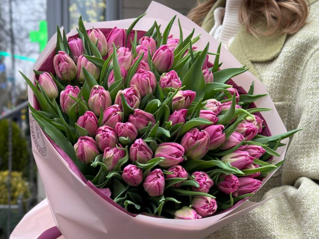 Букет квітів, тюльпани, фото із соцмереж