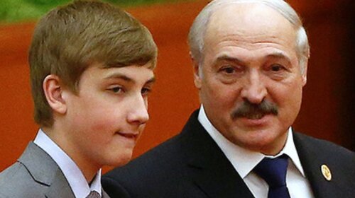 Ой, який конфуз! Син лукашенка Коля і його супутниця з'явилися на випускному в кольорах українського прапора (фото)