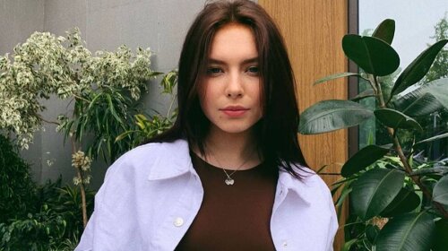 С множественным пирсингом и новой прической: Маша Кравец вернулась в Киев и сменила имидж