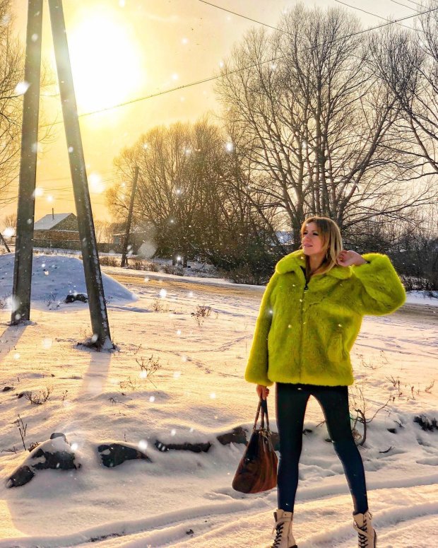 Леся Никитюк в ярком зимнем образе поздравила поклонников с Рождеством