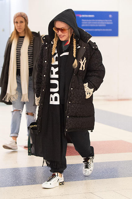 Мадонна в аэропорту Нью-Йорка