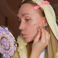 Догляд за обличчям, кадр з відео