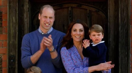 В домашней одежде вместе с детьми: Кейт Миддлтон и принц Уильям трогательно поблагодарили врачей, которые борются с COVID-19 (видео)