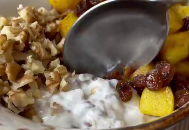 Боул с яблоками и орехами, кадр с видео